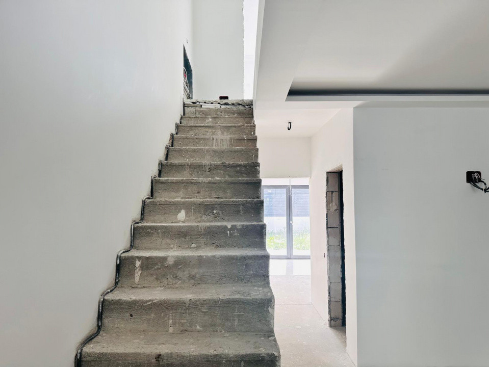 Casa de vânzare 4 camere  | Ostratu | Corbeanca | 250 mp teren